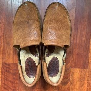 Born Cove Leather Sandal/Clog Closed Toe